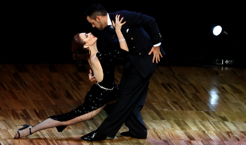 拉丁舞的概述及好处,关于拉丁舞的论文