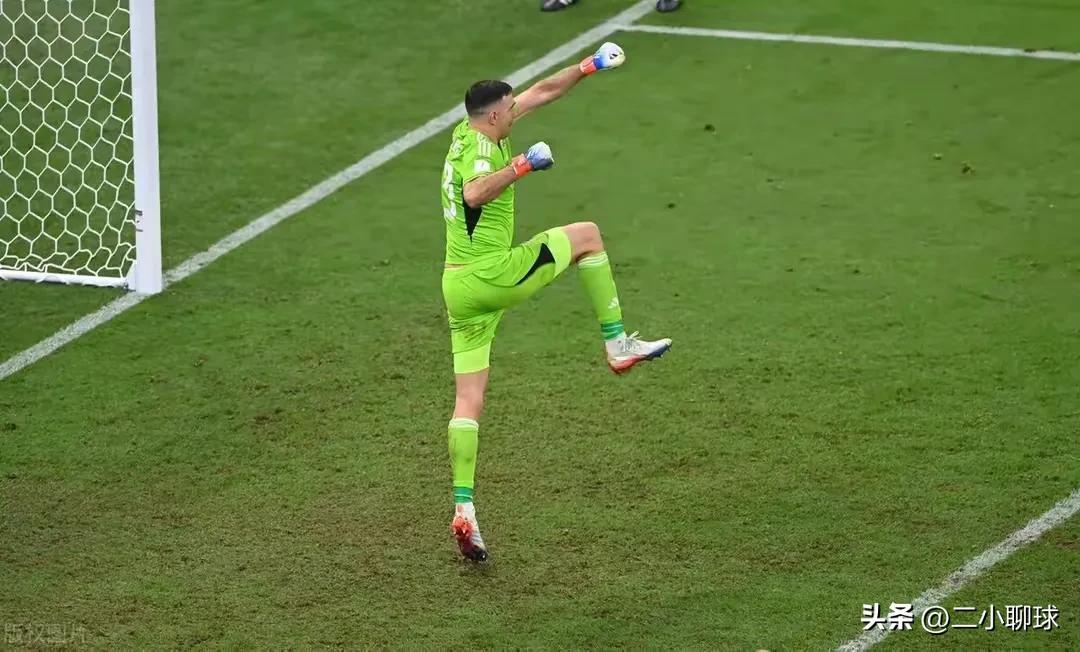 马丁内斯门将神扑,西蒙乔丹怒喷安东尼