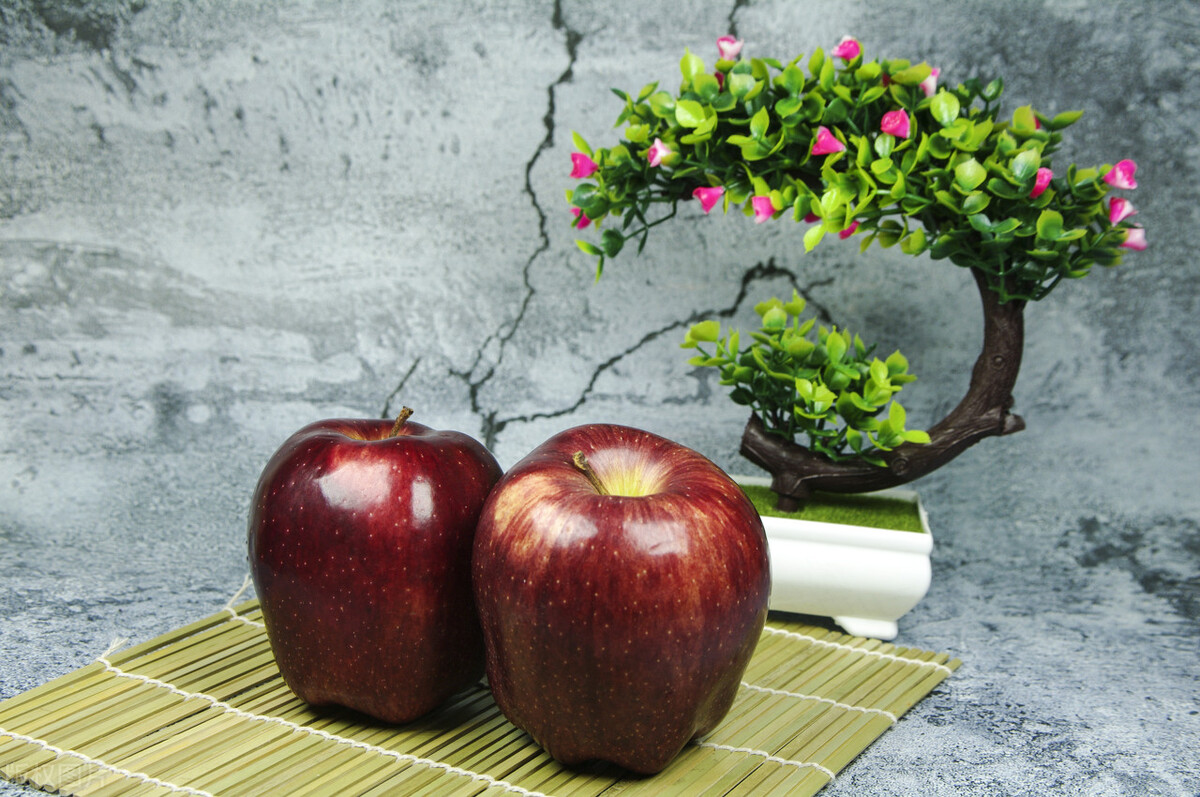 美国蛇果和花牛果价格,花牛苹果跟蛇果一样吗