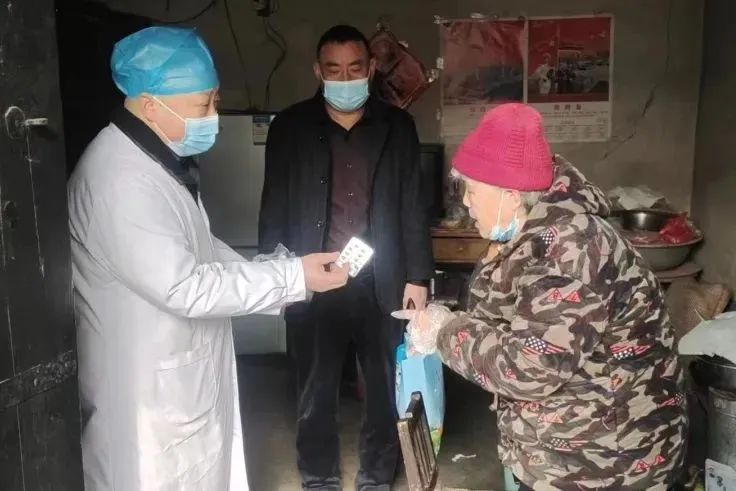 情系贫困户冬日送温暖,情系高龄老人暖心入户走访