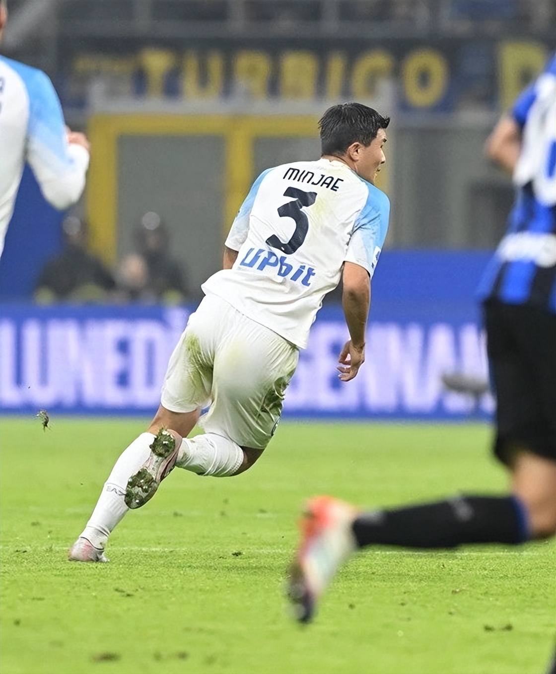 金民在在世界足球史上刻上名字，历代中后卫转会费前10名