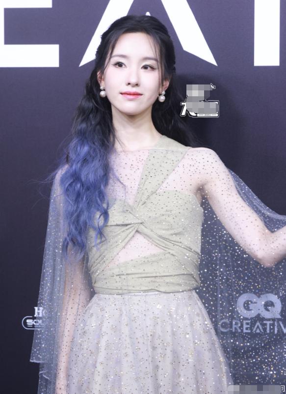 李沁gq红毯点评,gq红毯李沁第二套衣服