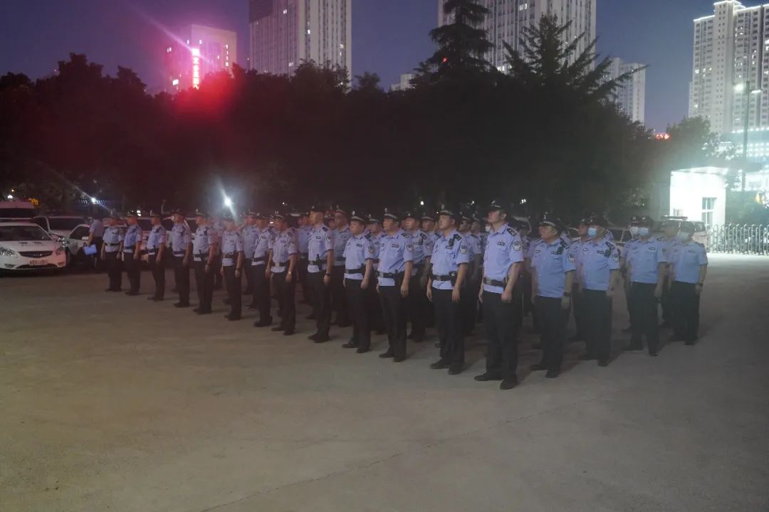 夏季治安打击整治“百日行动”丨尽锐出战！河南洛阳公安全力开展夏夜治安巡查宣防第二次集中统一行动