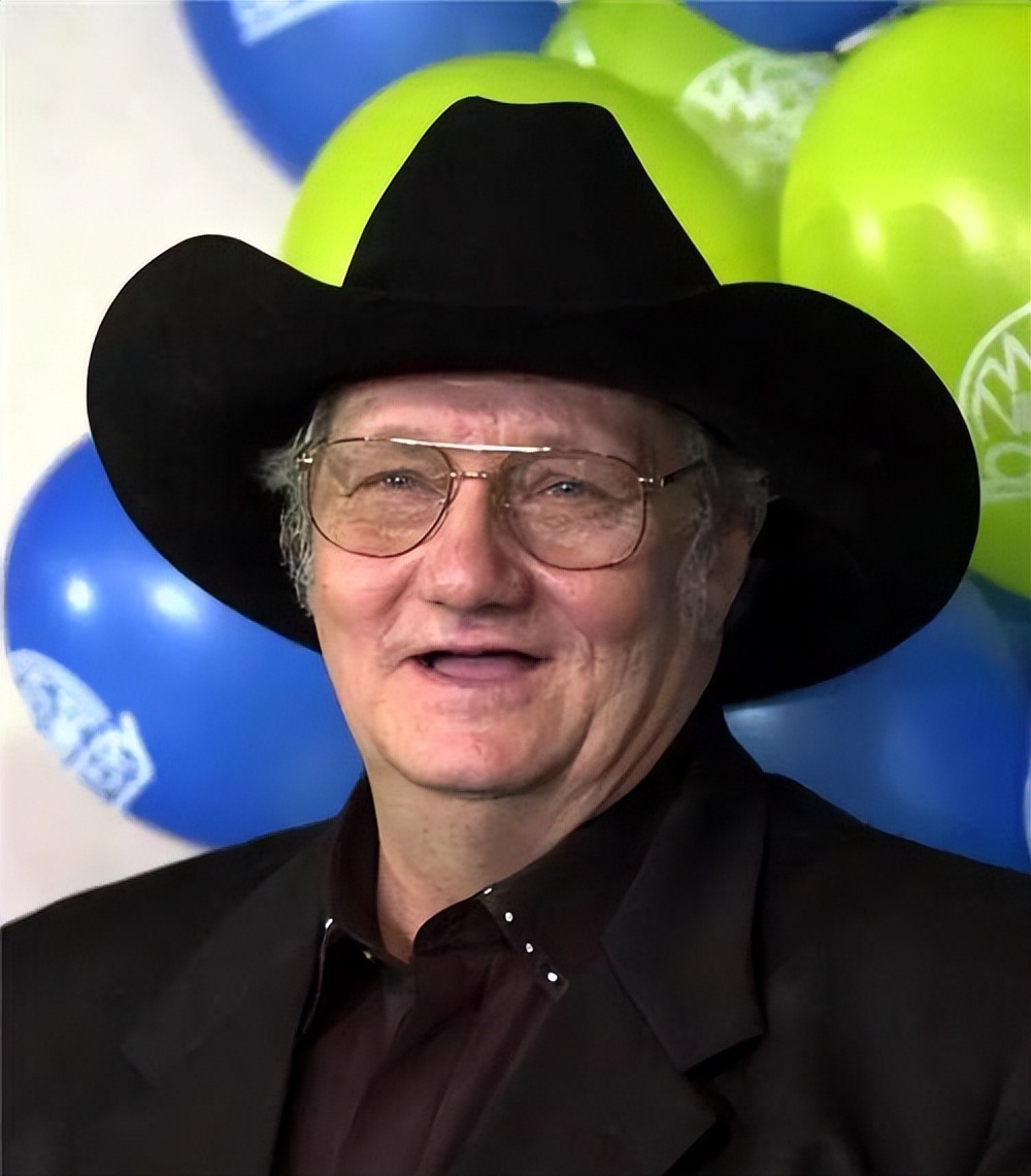 美国男子中彩票后买彩票又中奖,美国大叔买彩票中19亿巨奖