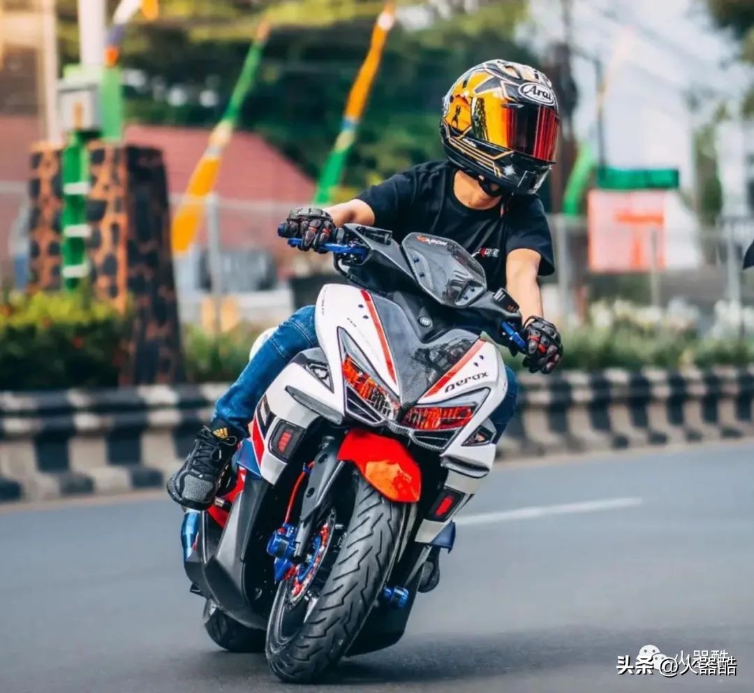 雅马哈nvx155帅气视频,aerox155与nvx155哪个好