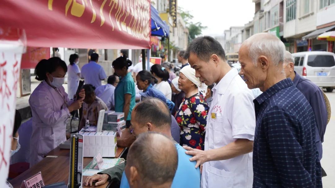靖西“组团式”帮扶:我为群众送健康第三站—魁圩乡中心卫生院