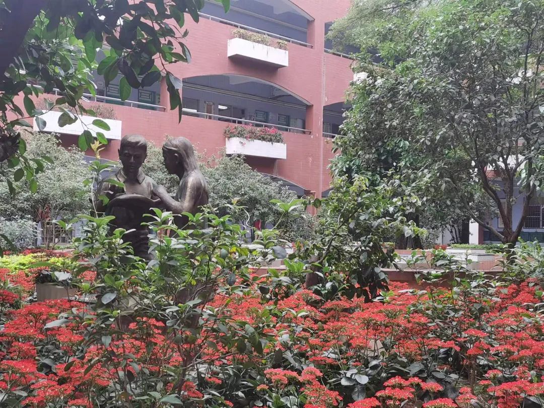 石碣四海学校学费多少钱,东莞四海学校招生简章