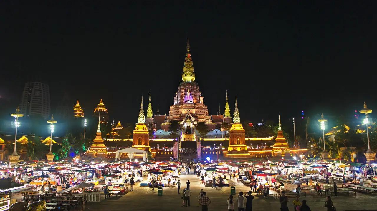 玩转云南西双版纳,西双版纳告庄夜市网红打卡之地