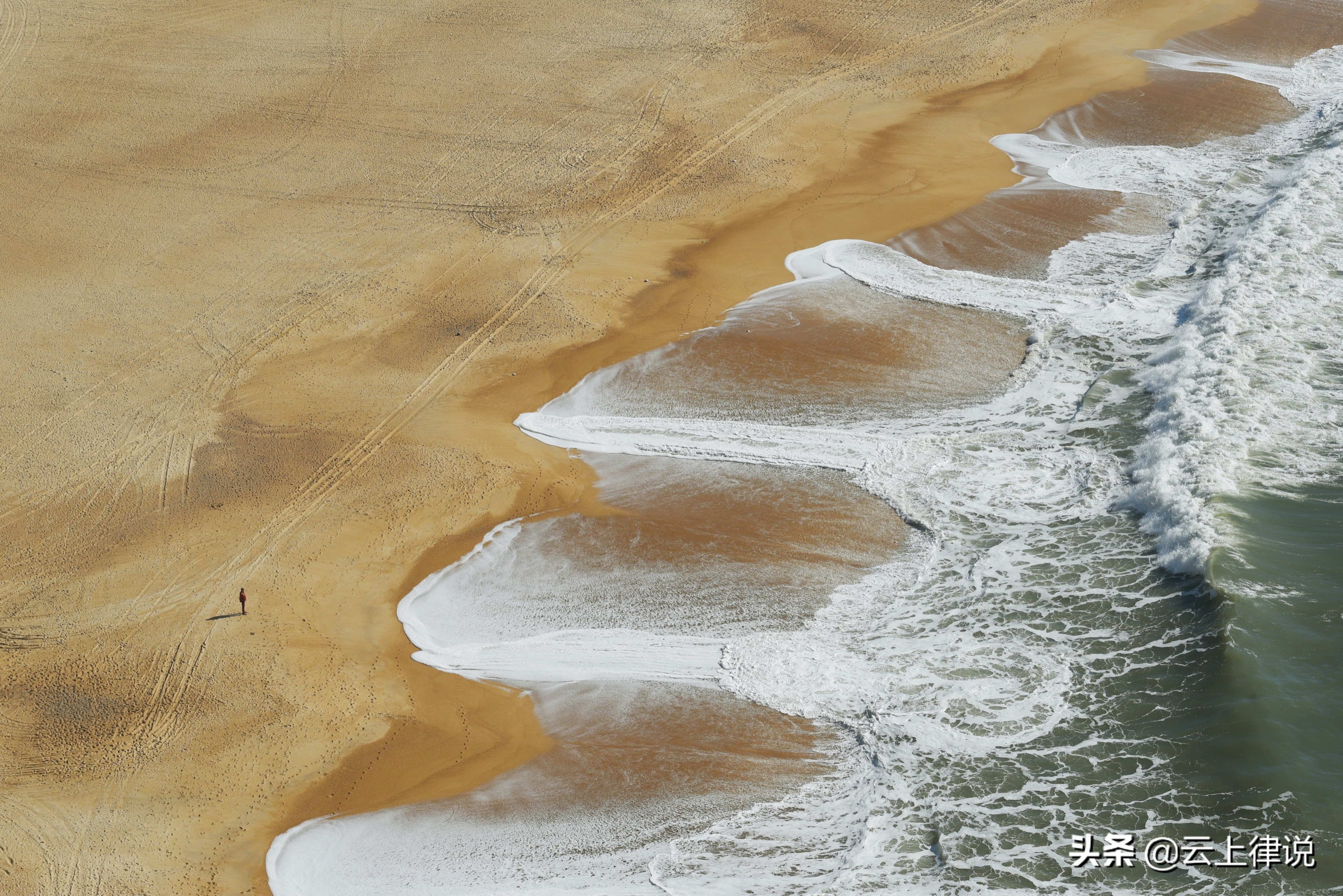 开发商说没有及时还清房款,开发商未按期交房贷款谁承担