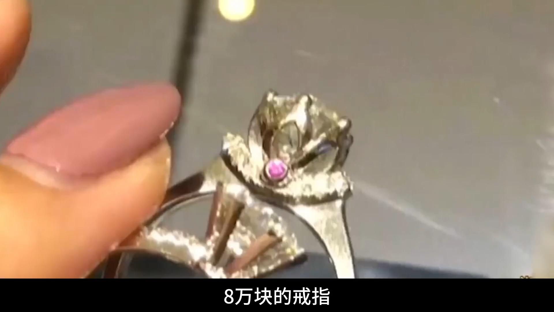 海底捞吃火锅费用,海底捞吃火锅十几个人吃了1800多