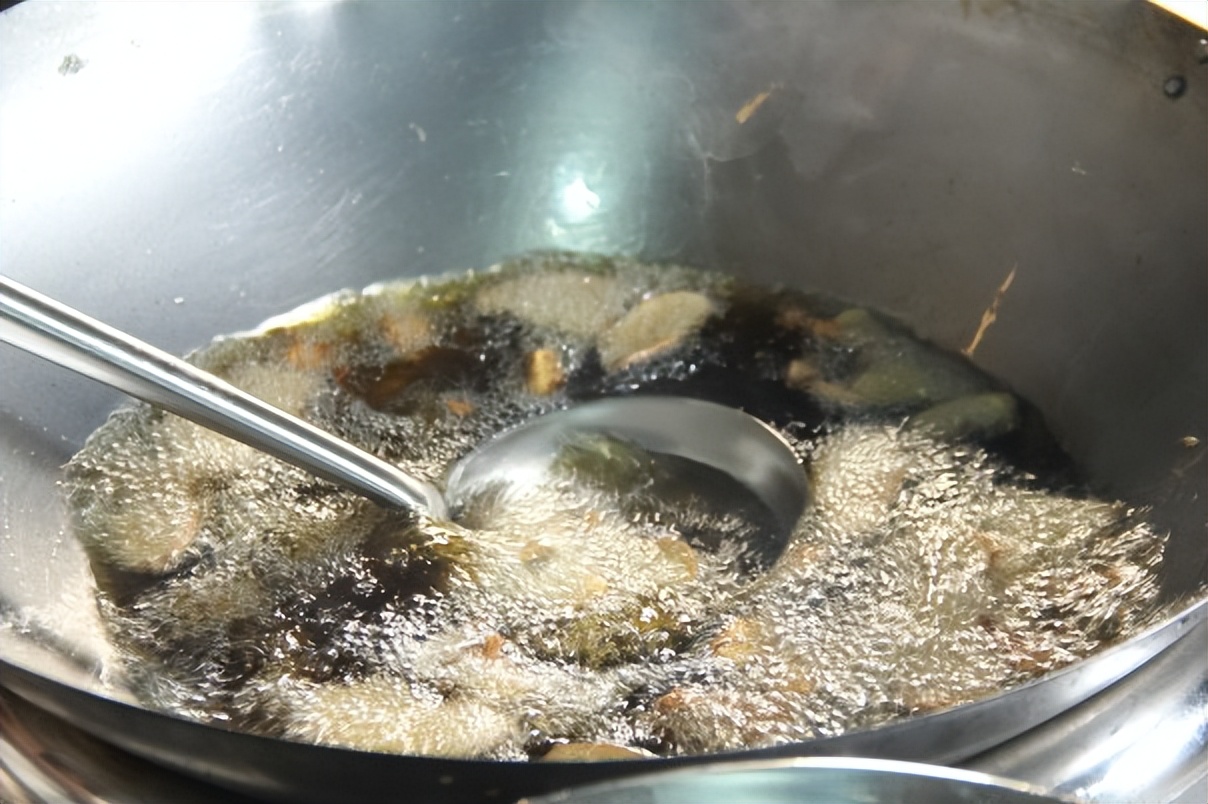 如何牛油火锅底料清澈红亮,炒好火锅料