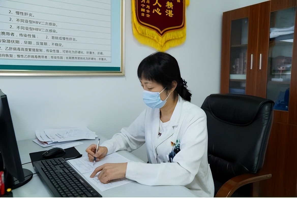 喝了几十年的酒到老了得肝癌,小伙喝酒竟然得肝癌