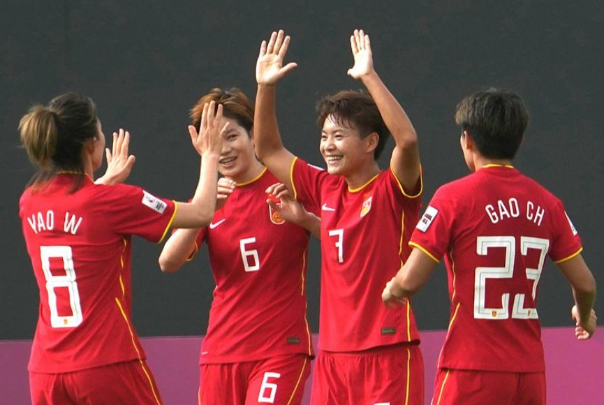 王霜踢球有多难,王霜几岁开始踢球