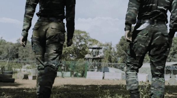 长腿、细腰、翘臀，女星拼命想要的身材，咋就长在了这些男星身上