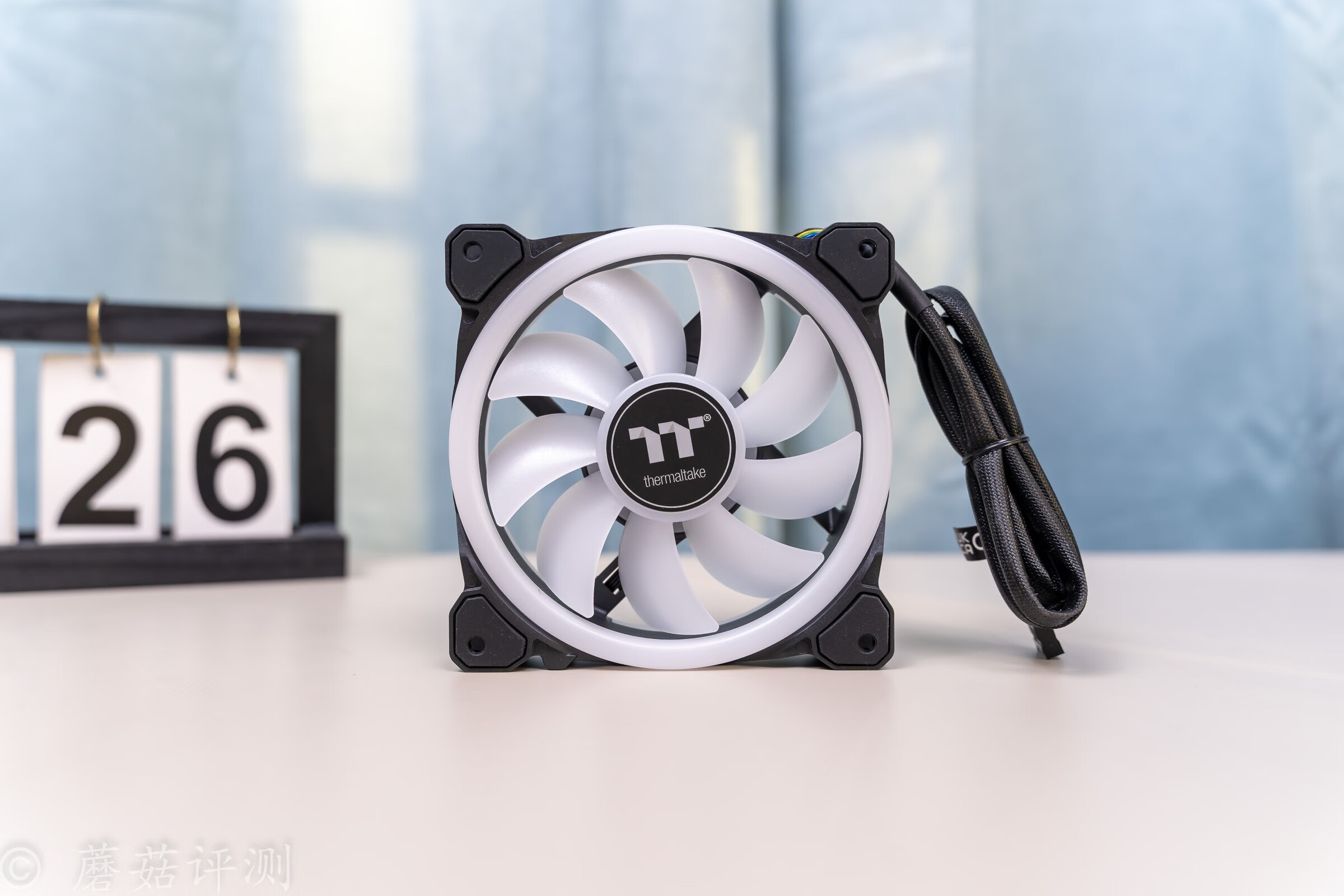一正一反，轻松定义你需要的风扇风向，Tt耀影SWAFAN12机箱风扇