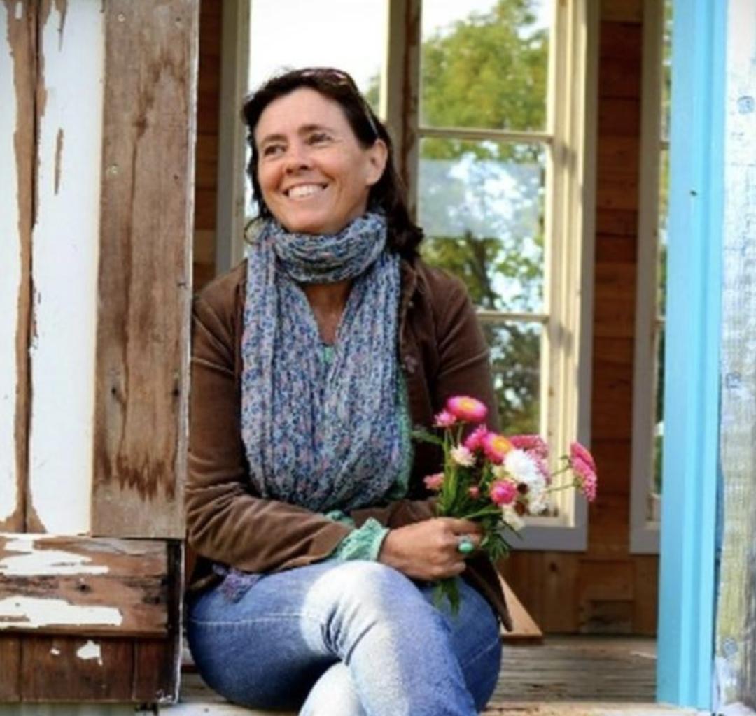 澳洲女“白嫖”一切靠打工换宿！8年不花过1分钱！都用别人剩下的