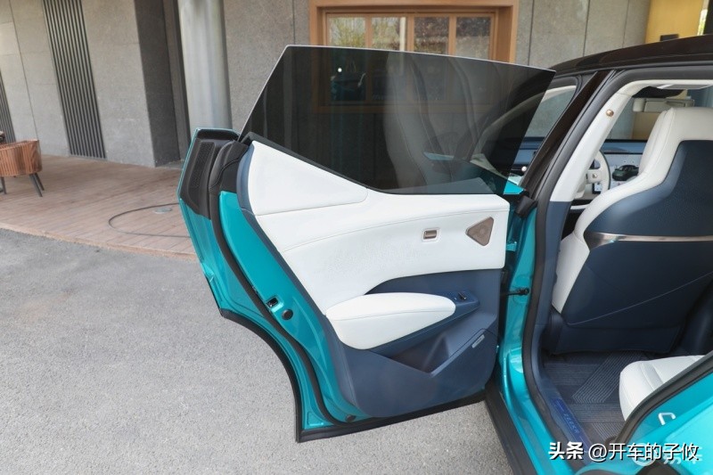 上海车展极氪zeekrx落地价,极氪zeekrx试驾车