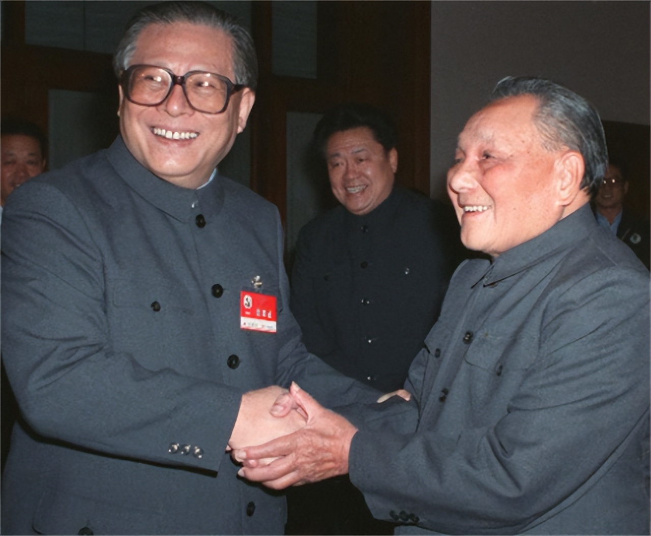 江主席掌舵的十年，是中国最艰难的十年