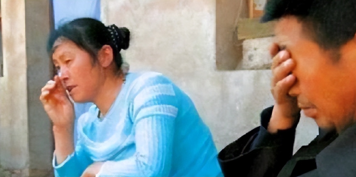 龚清孝：吃草上瘾得以赚钱娶媳妇，34年吃了40吨草：我就喜欢吃草