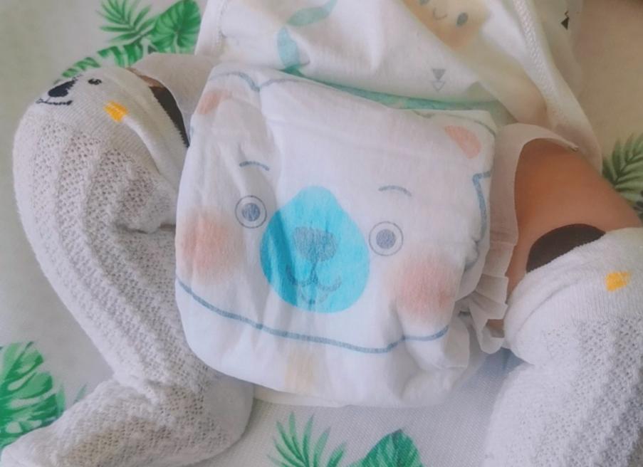 尿不湿、纸尿裤、纸尿片、拉拉裤，还傻傻分不清？买错难用又费钱