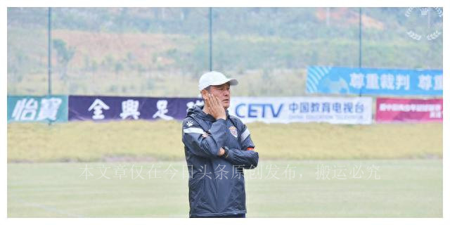 海牛追风少年,海牛第一任主教练