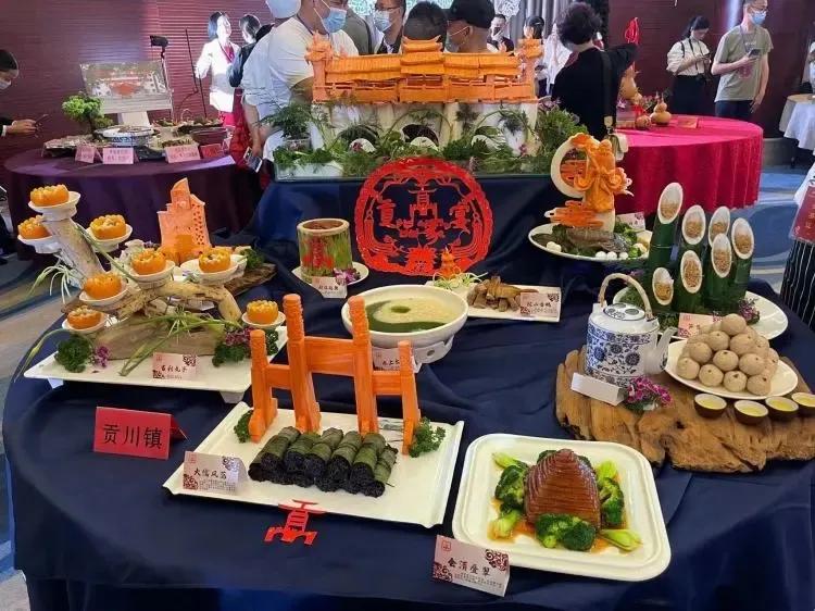 富人不富穷人不穷,富人更富穷人更穷