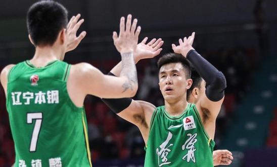 郭艾伦游三亚,郭艾伦抵达三亚