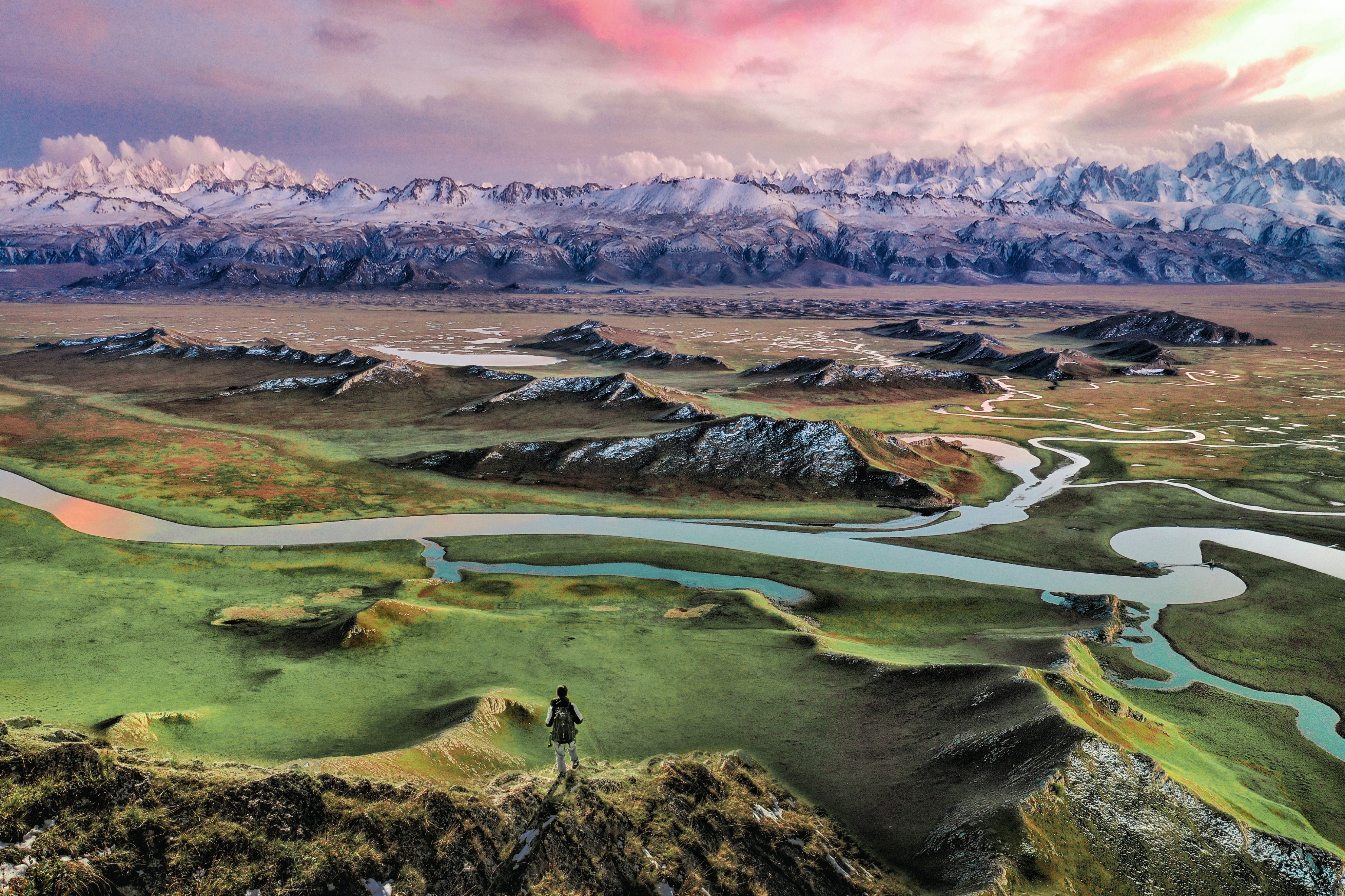 井喷式旅游,新疆旅游业井喷式增长