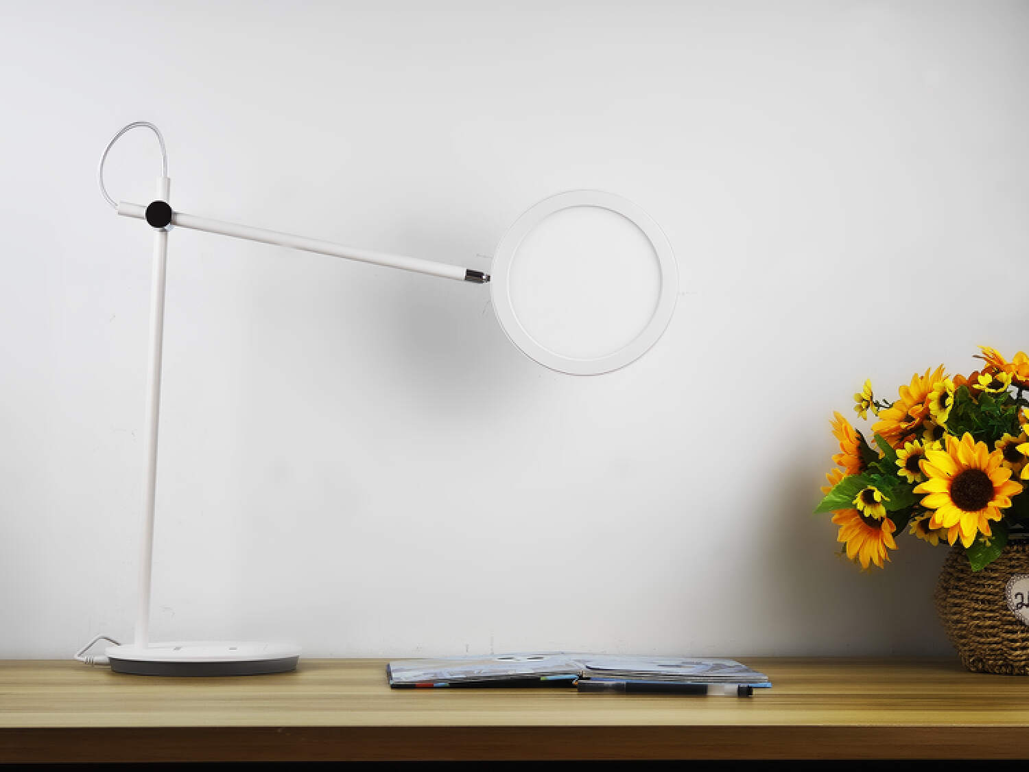 无蓝光无频闪全光谱护眼灯,无蓝光无眩光护眼灯