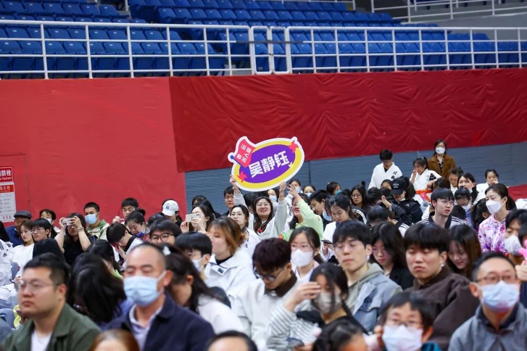 五位奥运冠军抢金牌,2021奥运冠军走进人民大会堂