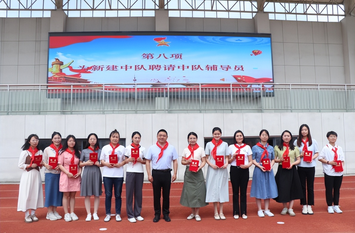 各学校少先队入队仪式,五路小学少先队员入队仪式