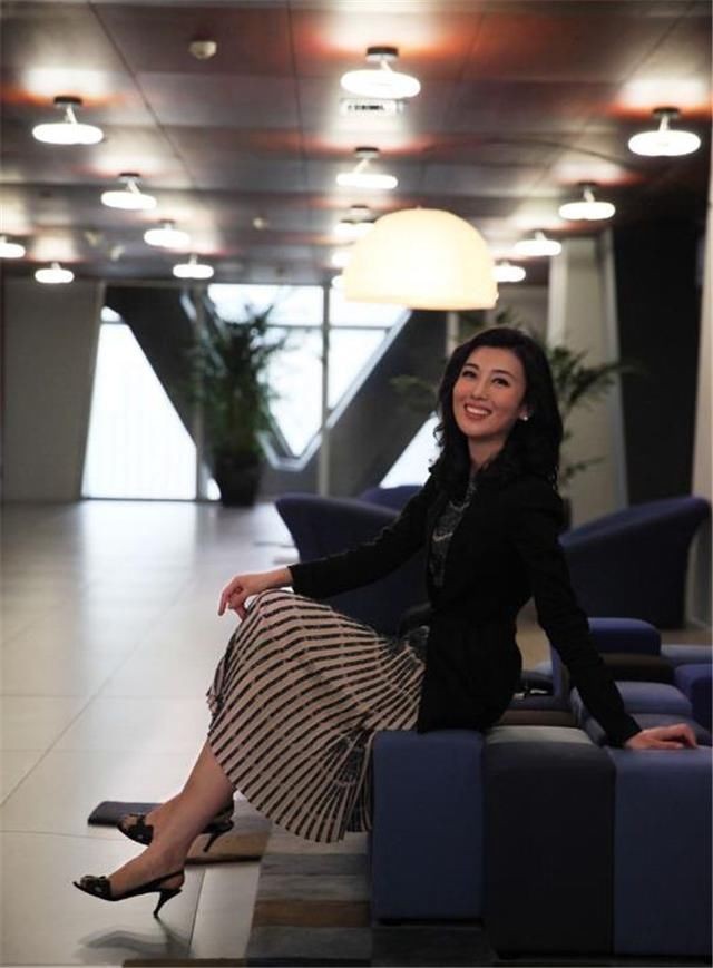 央视主持人李红的婚姻生活,著名主持人李红近况