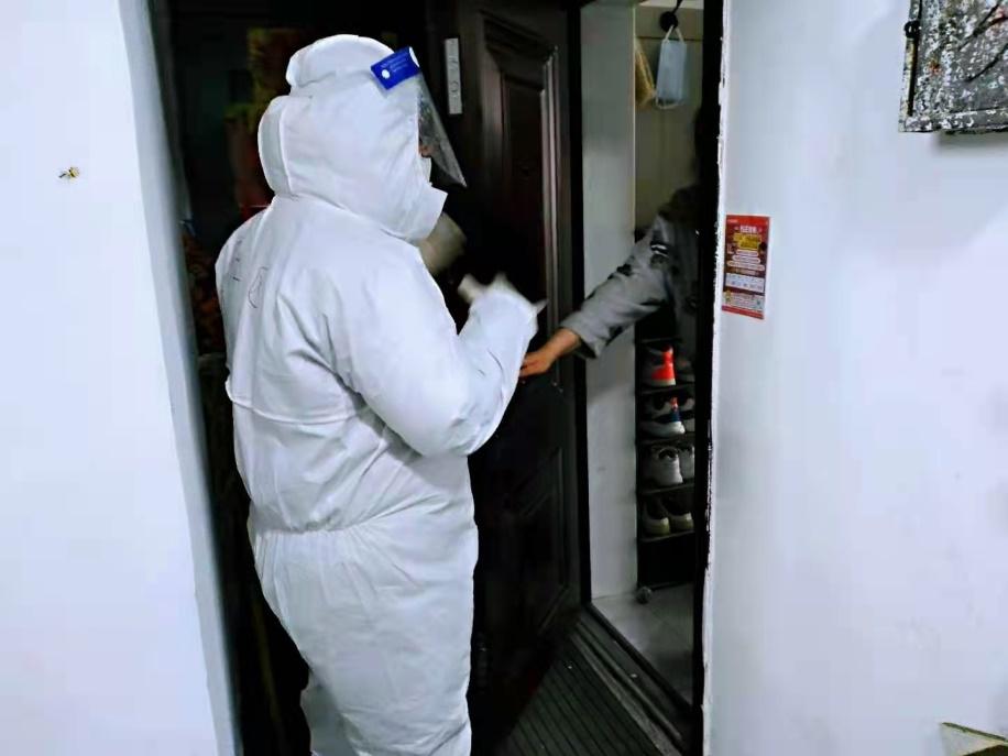 齐心协力战疫情红光村巾帼展风采,巾帼抗疫展风采铿锵玫瑰别样红