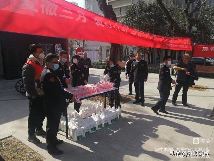 学习雷锋医心为民