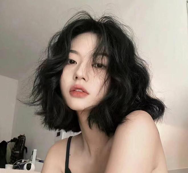 中年女性如何搭出高级感优雅知性,气质女人最佳配饰