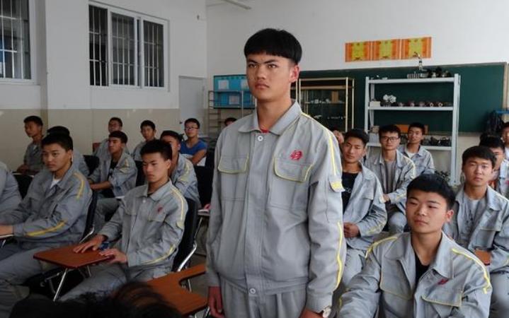 “建议取消中考并缩短学制”，人大代表这一提议，深受家长支持