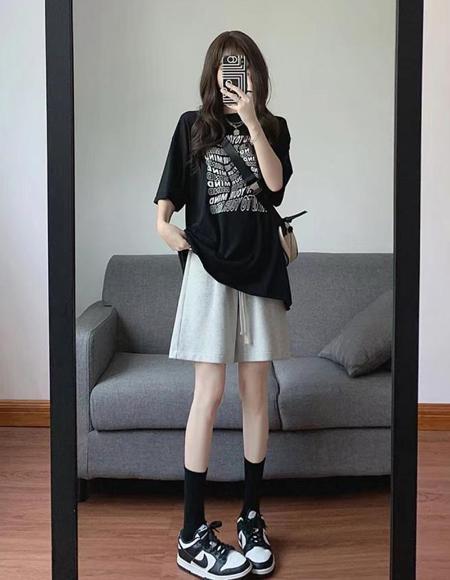 牛仔马甲短裤套装女时髦洋气,今年最流行的弹力大的短裤减龄款