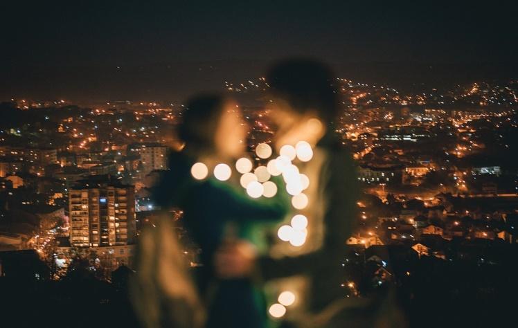 一切美好不期而遇如约而至,一切美好始于一见钟情