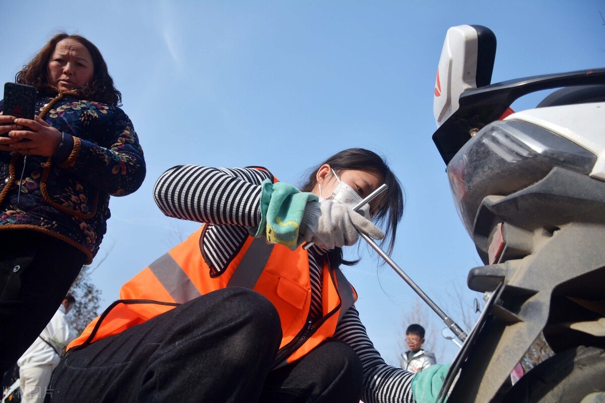 为什么新国标电动车不用驾照,新国标电动车没牌被拦会怎样
