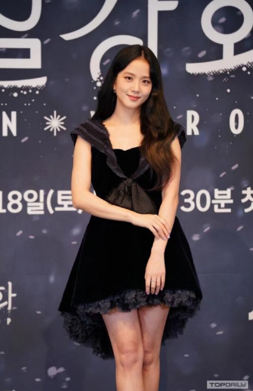 《雪滴花》主演现身发布会,金智秀身材被热议,身材管理提上日程