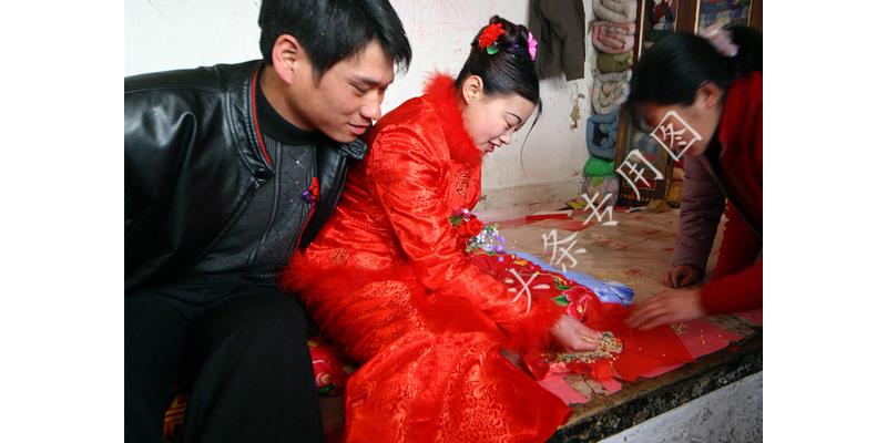 女子怀孕四个月吃煎蛋被赶出家门,女子怀孕因一个鸡蛋被抛弃完整版