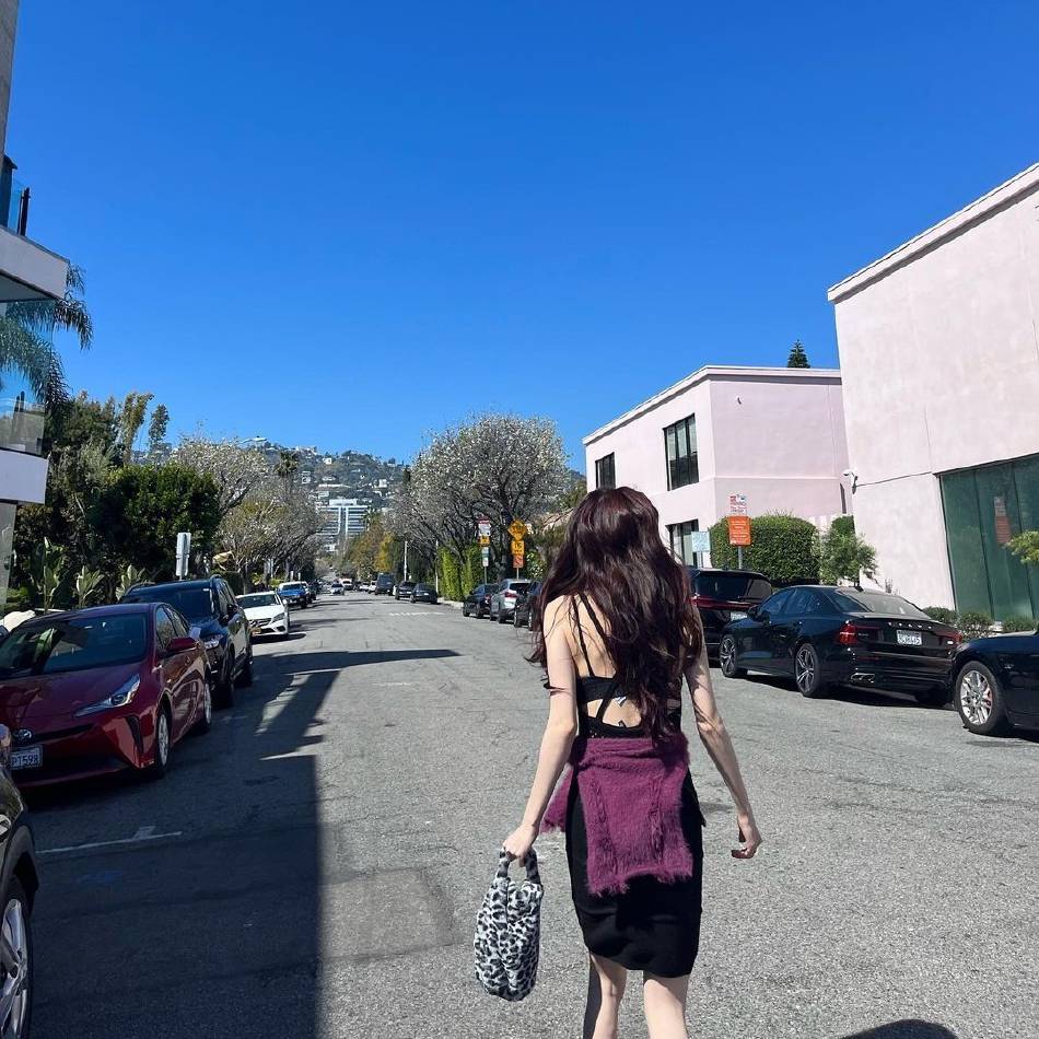 韩素希同款黑色连衣裙 (韩素希黄色连衣裙)