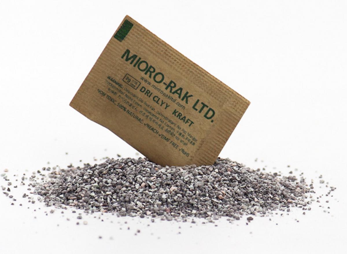 误服干燥剂会有什么症状,孩子误服干燥剂怎么处理