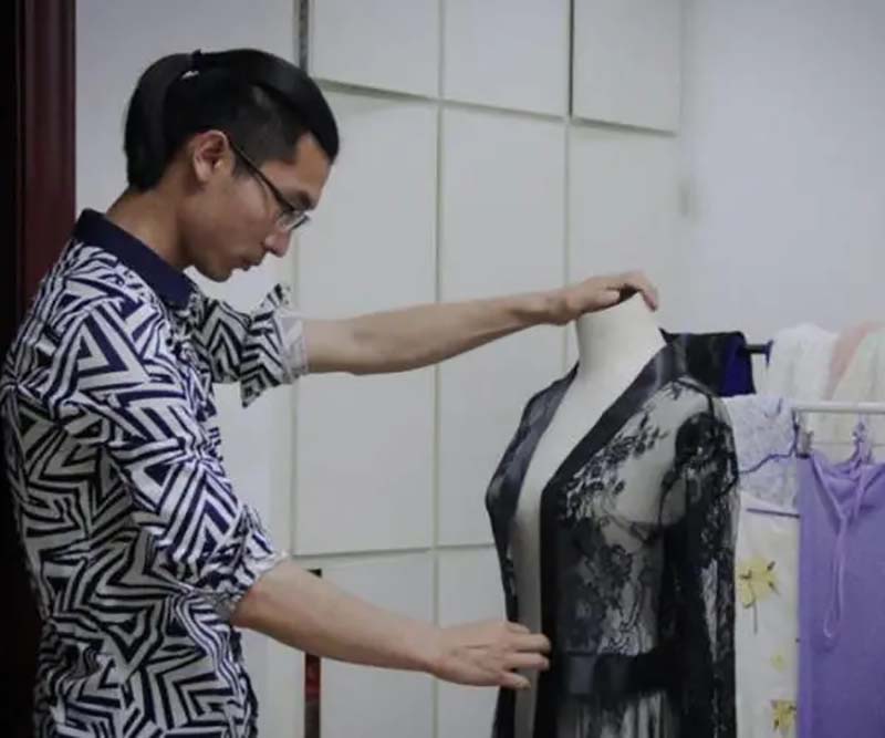 创业卖内衣年入百万,90后卖内衣一个月回本20万