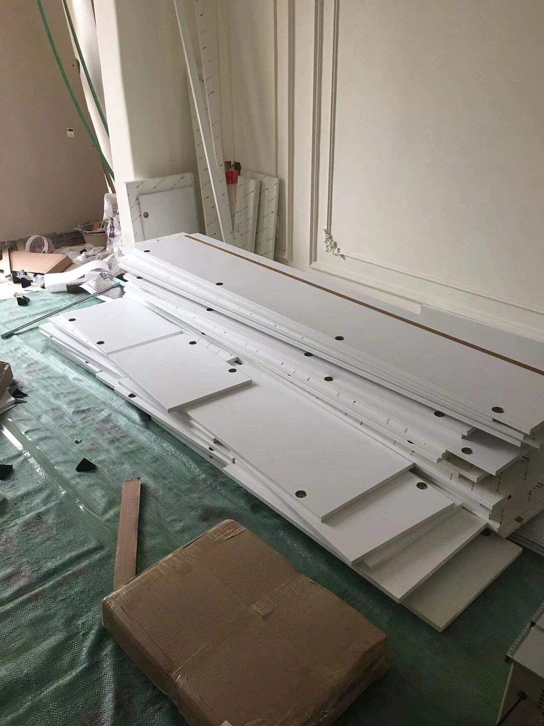 木工打柜子和全屋定制哪个更实用,全屋定制和木工打柜子的效果区别