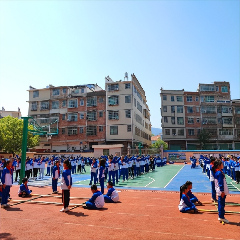 南康赤土民族小学,南康区赤土民族中心小学六年级