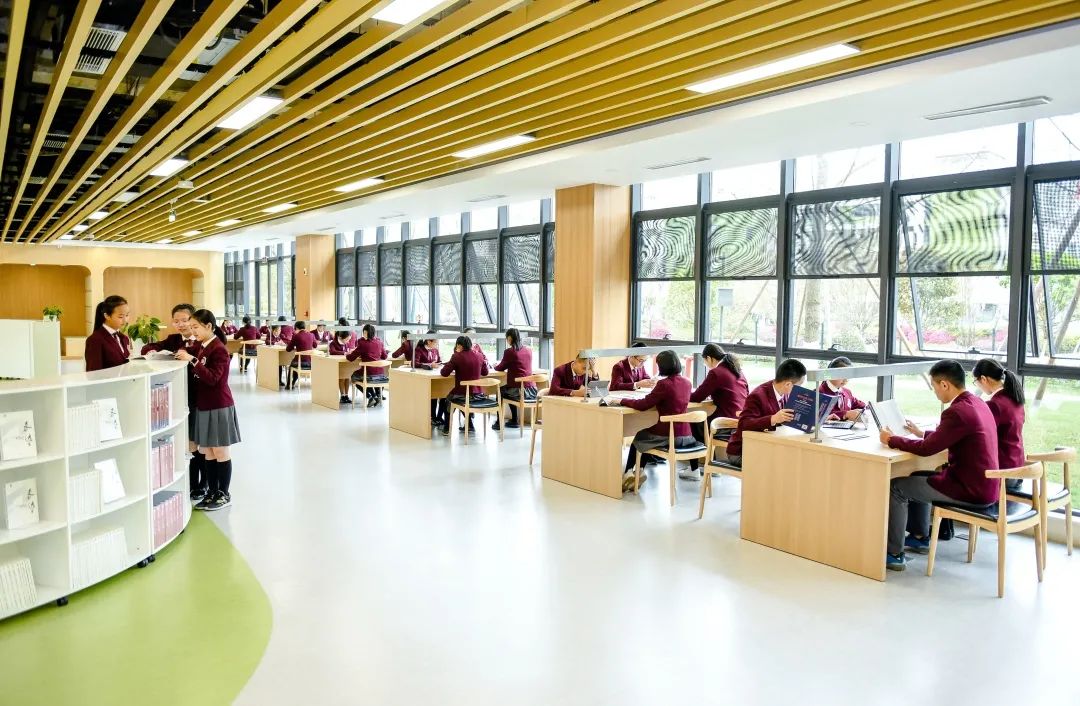 金苹果锦城一中，创办世界一流中学，做好受益终身的教育