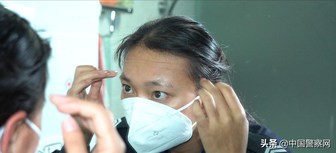 【疫情当前警察不退】一面*旗国**，一个人！50多天里，每天她只能跟街对面的家人挥挥手……