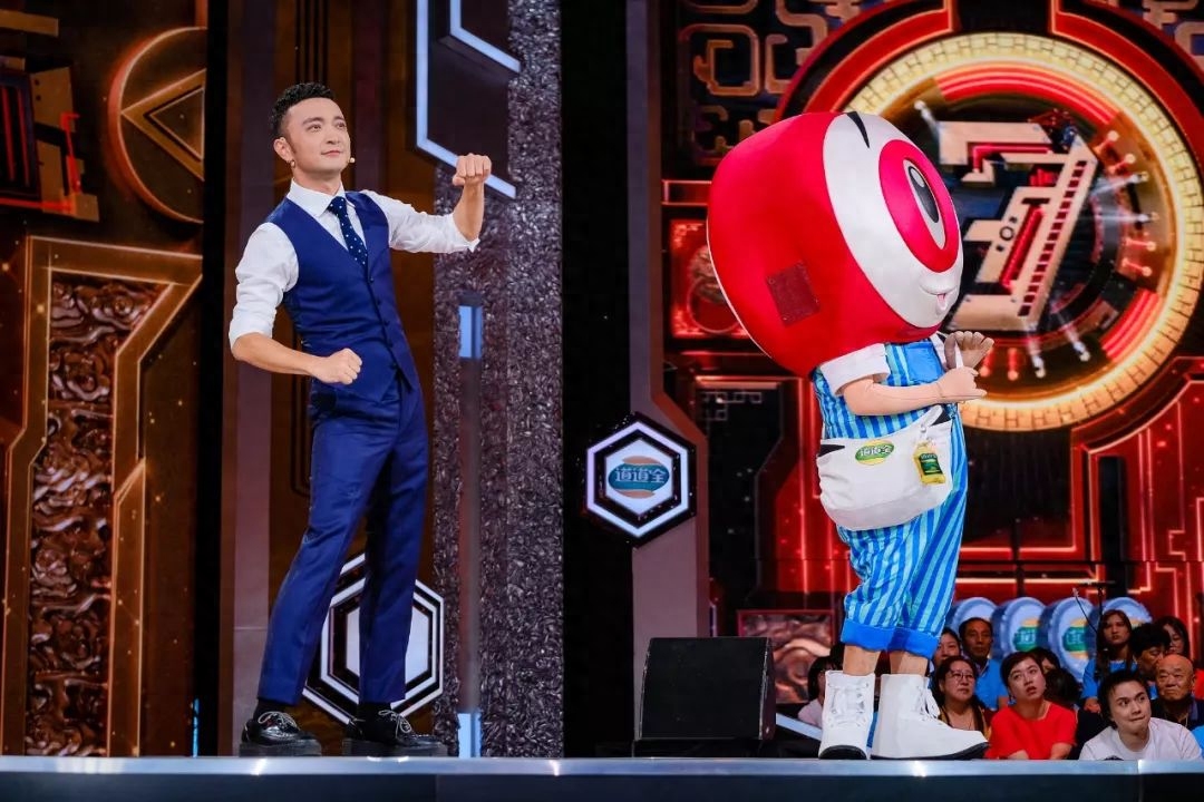 央视一姐王小丫的视频,央视主持人王小丫2000年身体状况