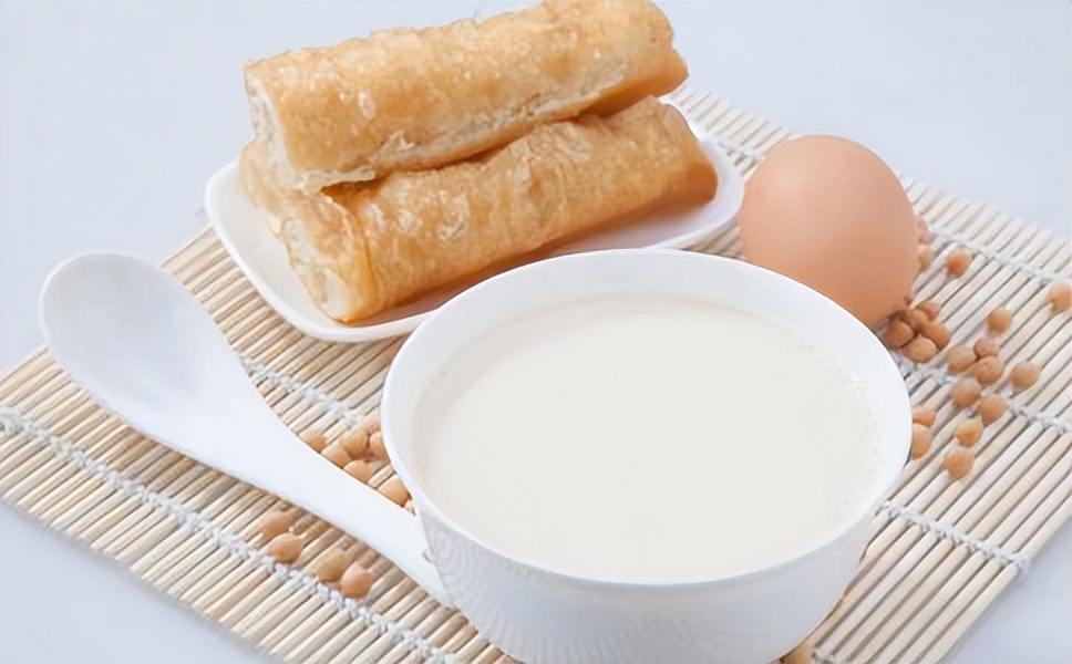 吃饱了就坐着或者躺着有什么危害,吃完饭后是躺着还是站着好